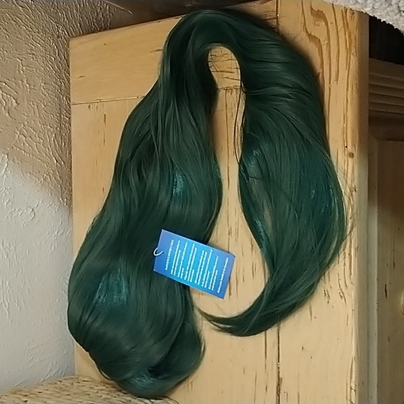 Long Green wig - Picture 2 of 5